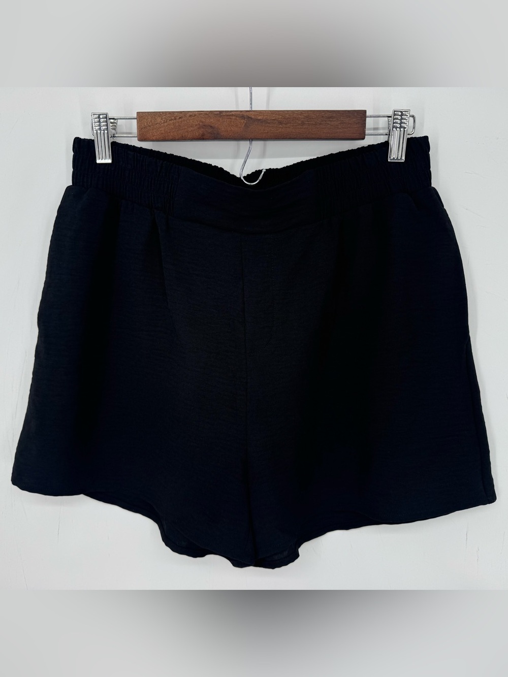 Timing Black Stretch Lightweight Breathable Basic Everyday Shorts Size Large NWT